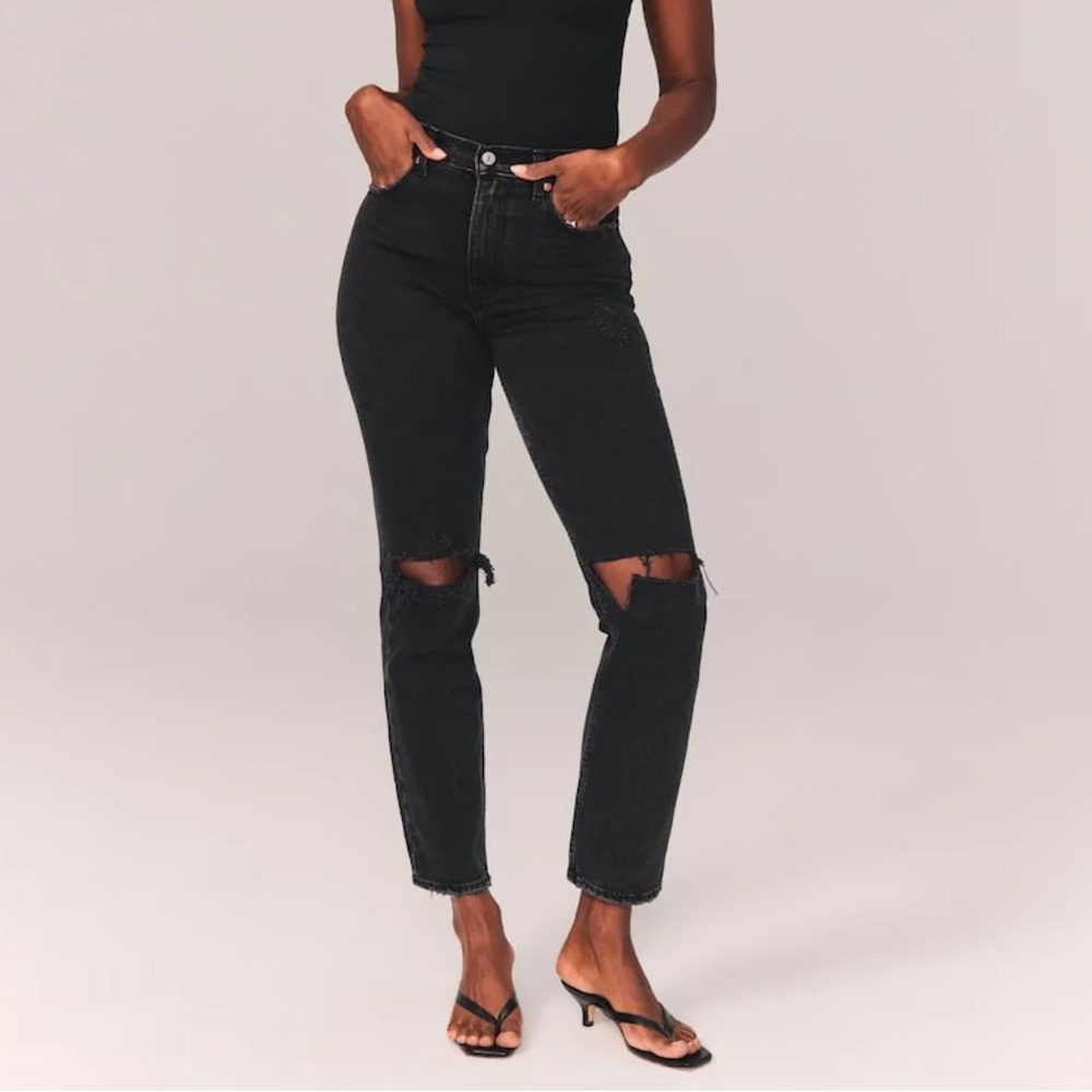 ABERCROMBIE 90’S STRAIGHT LEG ULTRA HIGH RISE BLACK DISTRESSED JEAN